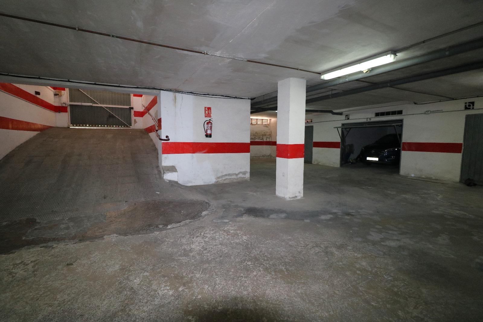 gallery image 1 of Secure Garage in Torrevieja, 300m from Beach