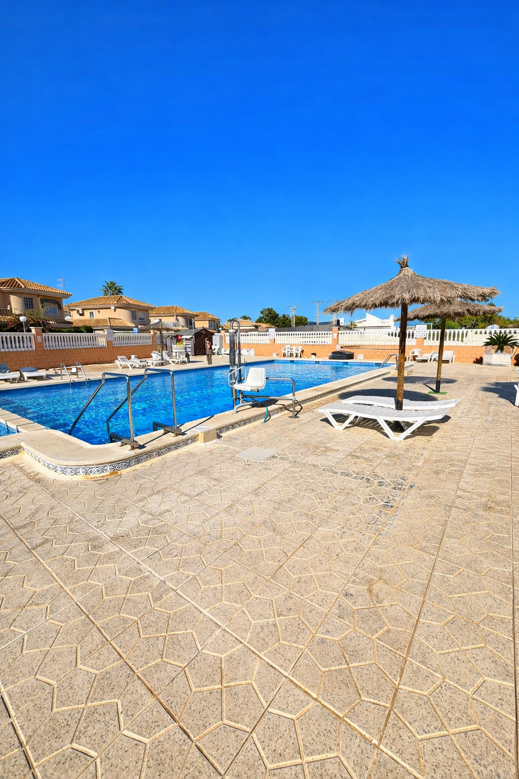 Очаровательное бунгало с солярием в Торревьехе