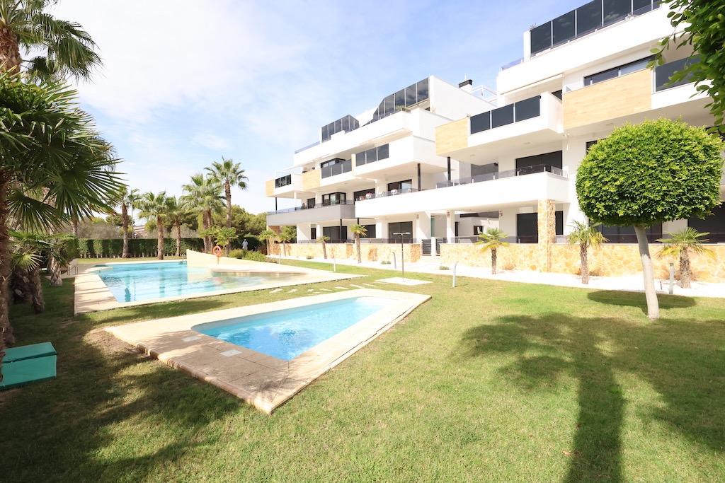 gallery image 1 of Stylish 2-Bed Apartment in Orihuela Costa