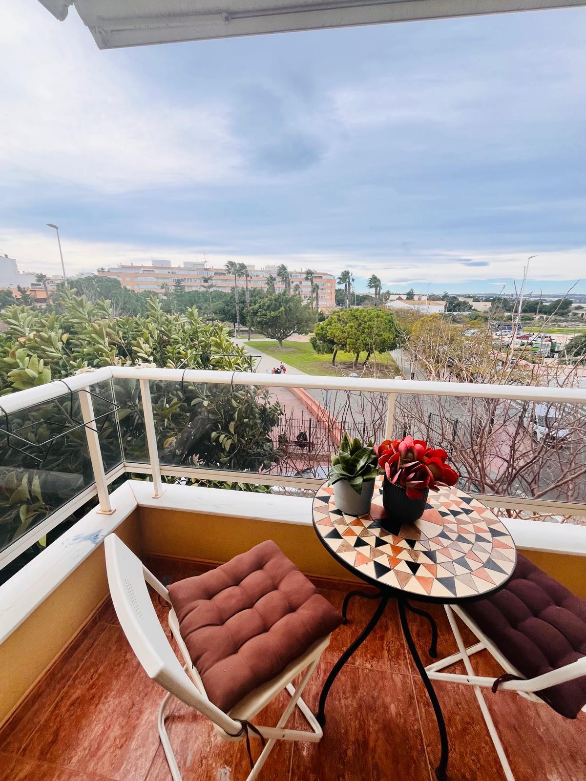 Современная квартира в Торревьехе у парка и моря