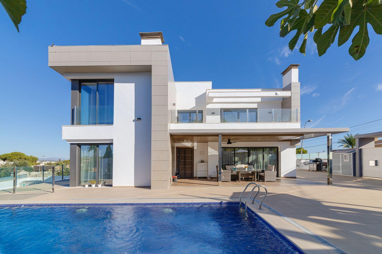gallery image 1 of Luxurious Smart Villa with Pool in Torrevieja
