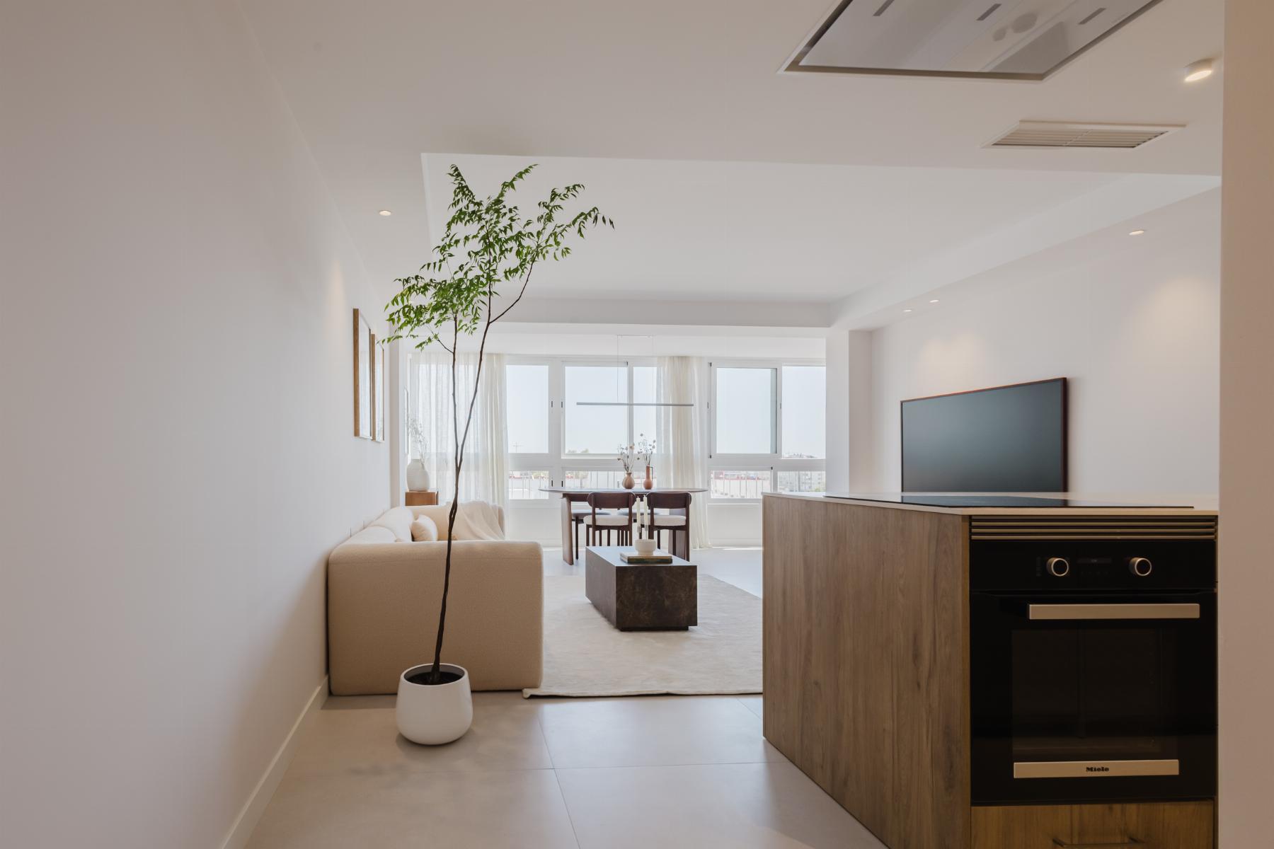 gallery image 4 of Luxury Seafront Apartment in Torrevieja