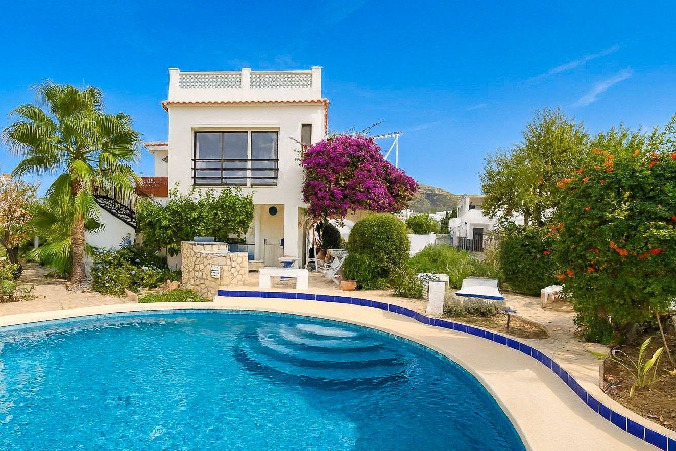 Очаровательная вилла в Альбире с бассейном