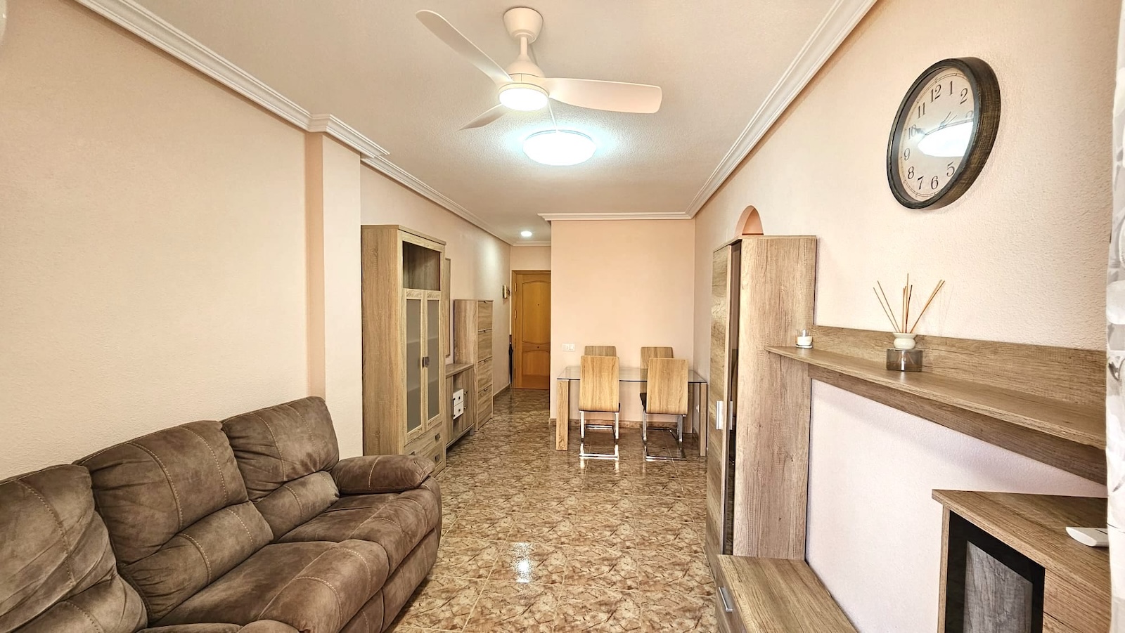 gallery image 1 of Charming 2-Bed Apartment in Central Torrevieja