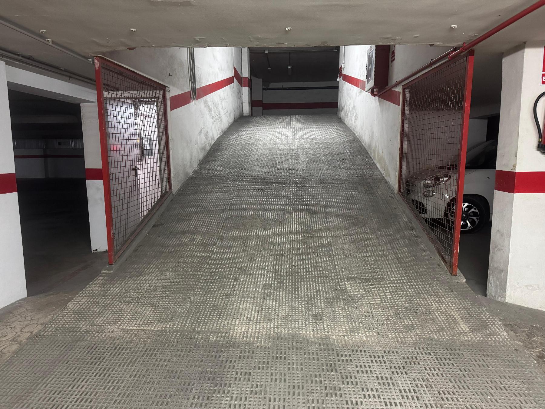 gallery image 3 of Prime Parking Near Torrevieja Beaches