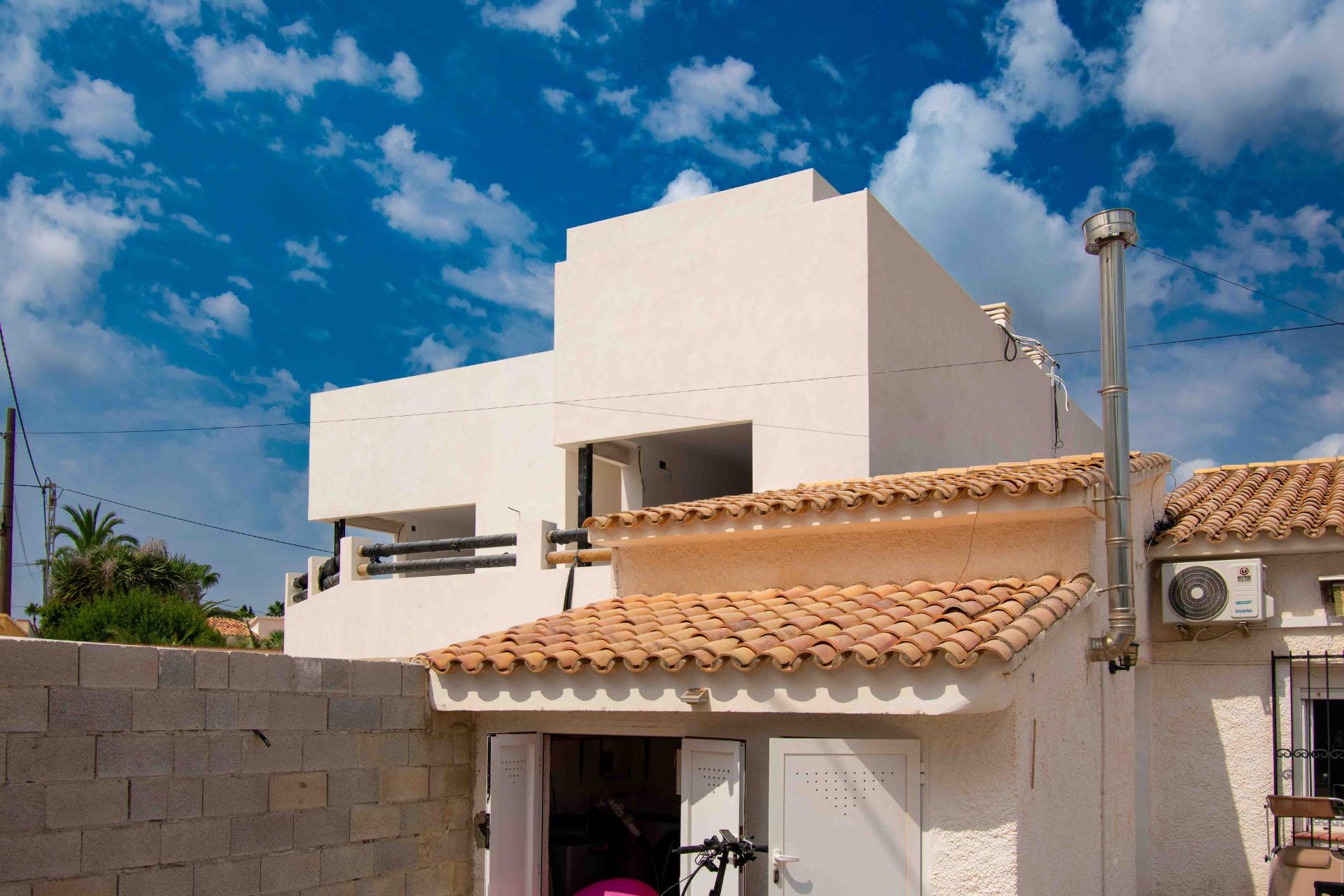 gallery image 4 of Modern Villa with Pool & Mountain Views in Albir