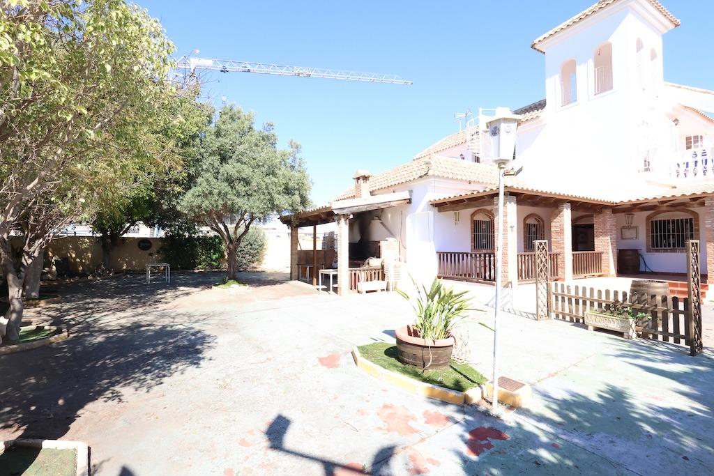 gallery image 3 of La Zenia Property with Business Potential