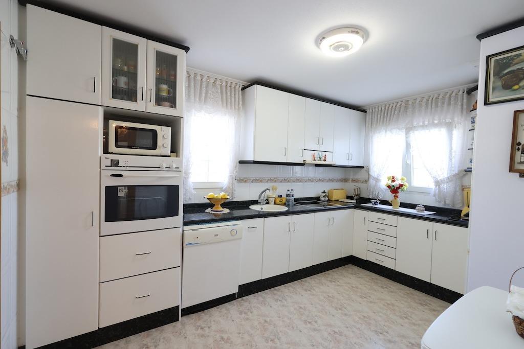 gallery image 3 of Stunning Villa on Large Plot in Las Filipinas