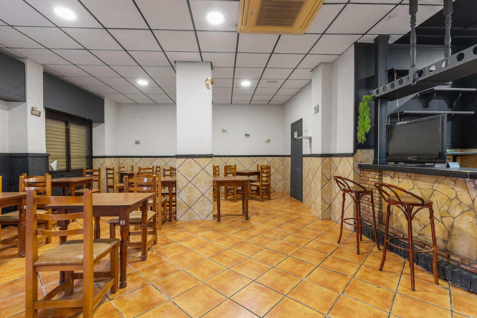 gallery image 4 of Commercial Premises in Torrevieja Center