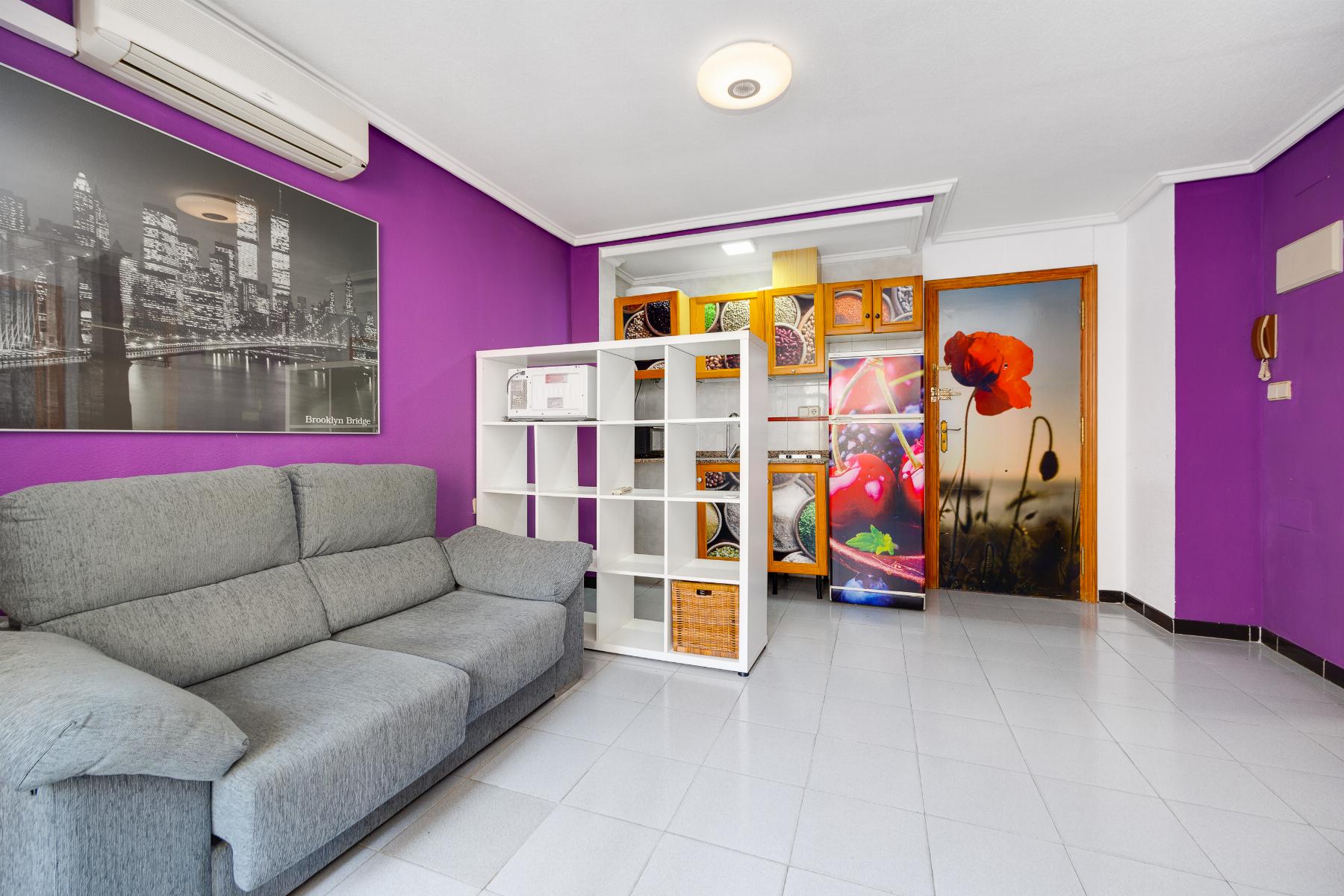 gallery image 3 of Bright Apartment 250m from the Sea in Torrevieja