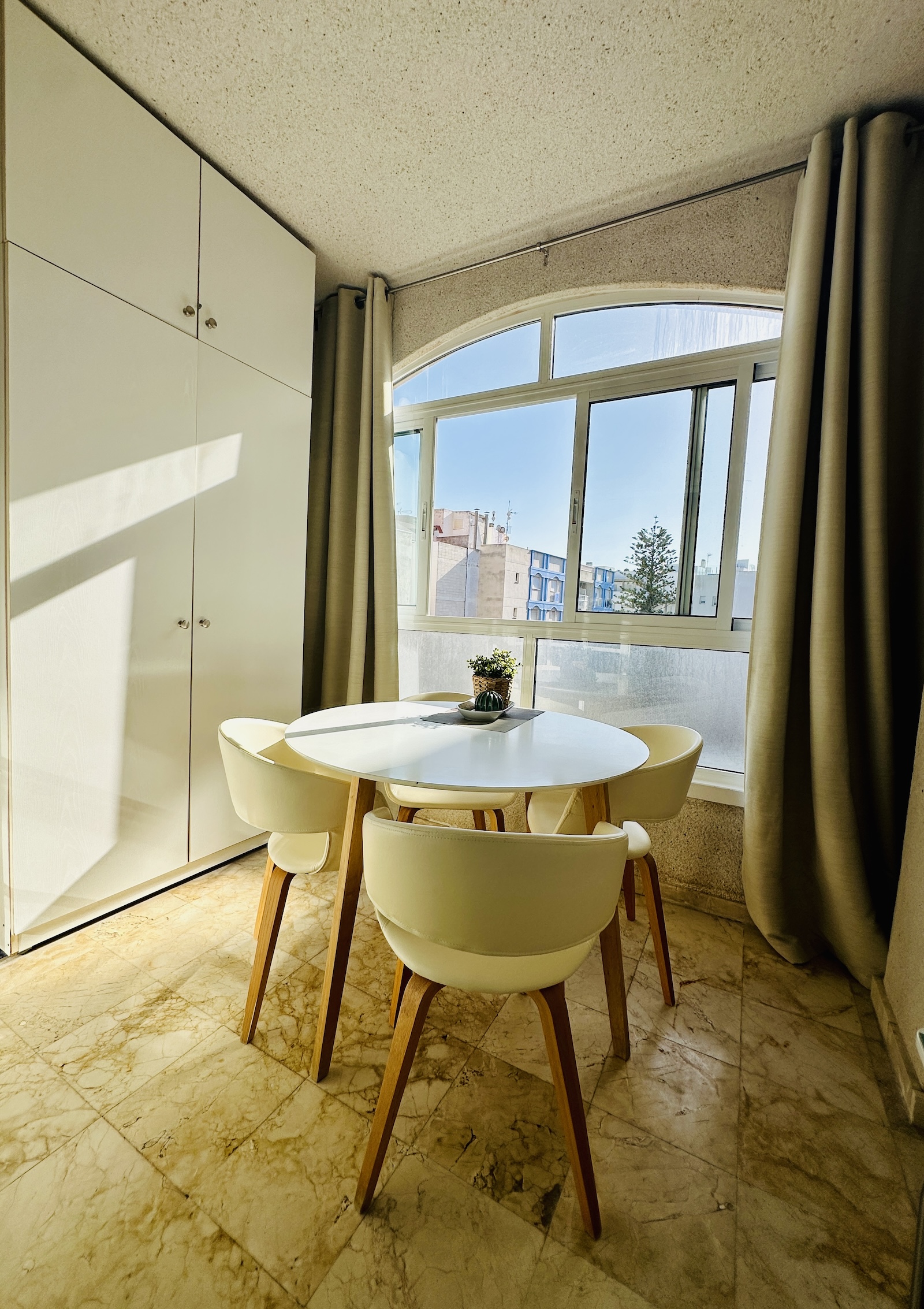 gallery image 1 of Bright Refurbished Studio 15m from Los Locos Beach