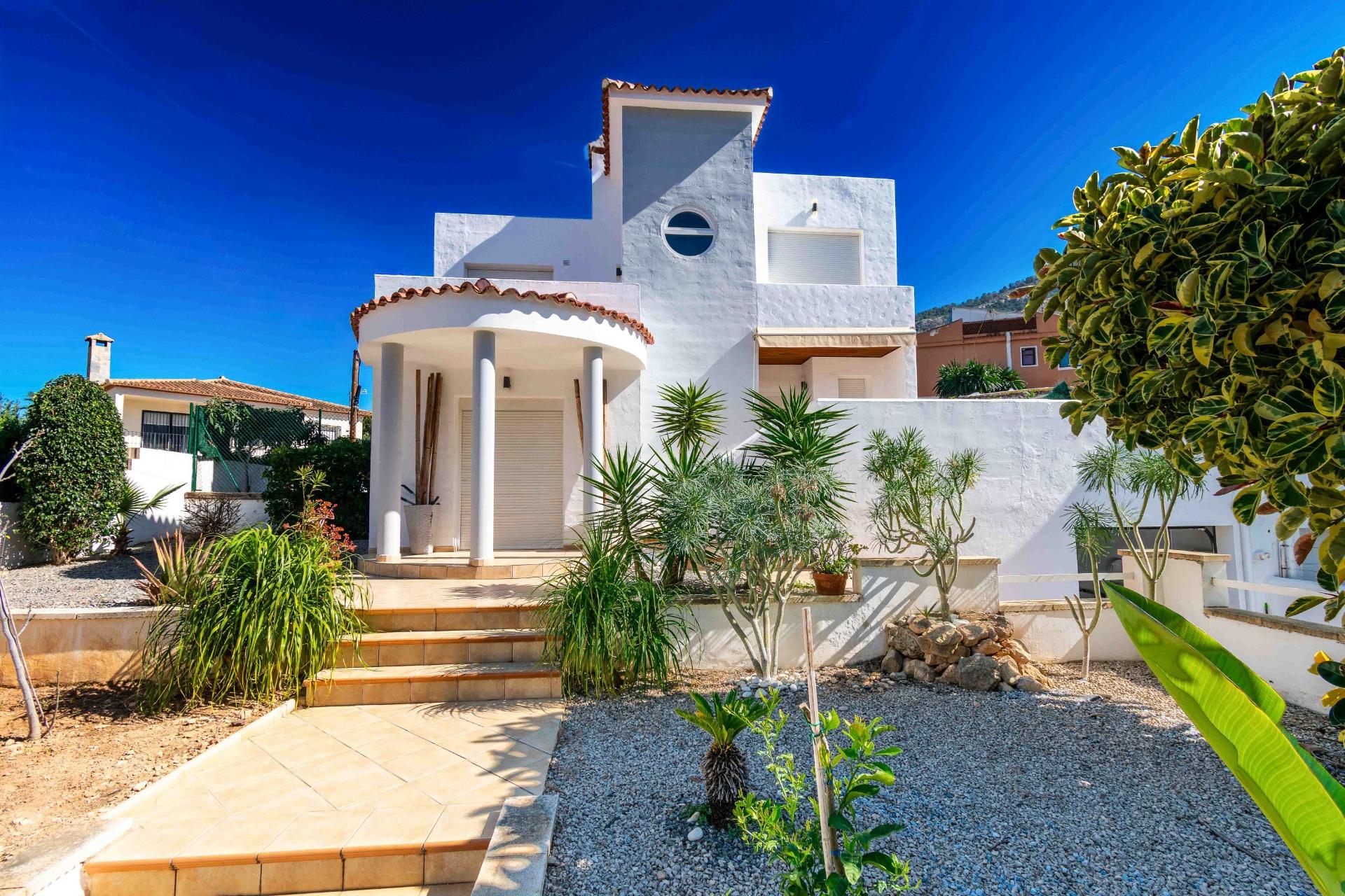 Элегантная вилла с 4 спальнями в Альбире