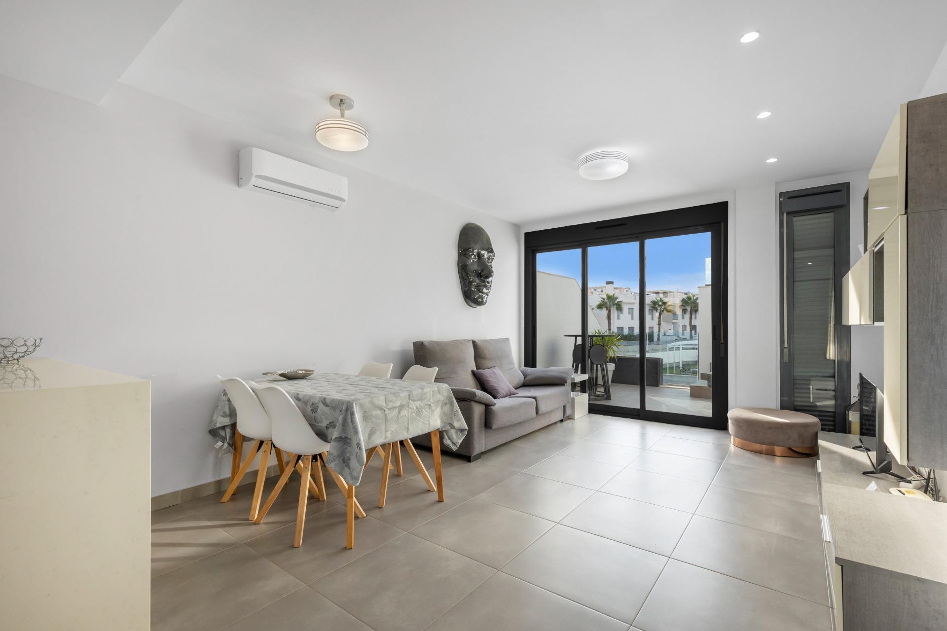 gallery image 3 of Top Floor Bungalow with Private Solarium – Oasis Beach 7, Punta Prima (Torrevieja)