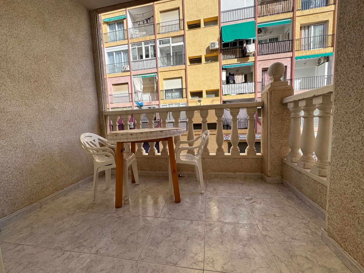 gallery image 1 of 2 BED-APARTMENT IN TORREVIEJA – 450M FROM PLAYA LOS LOCOS.