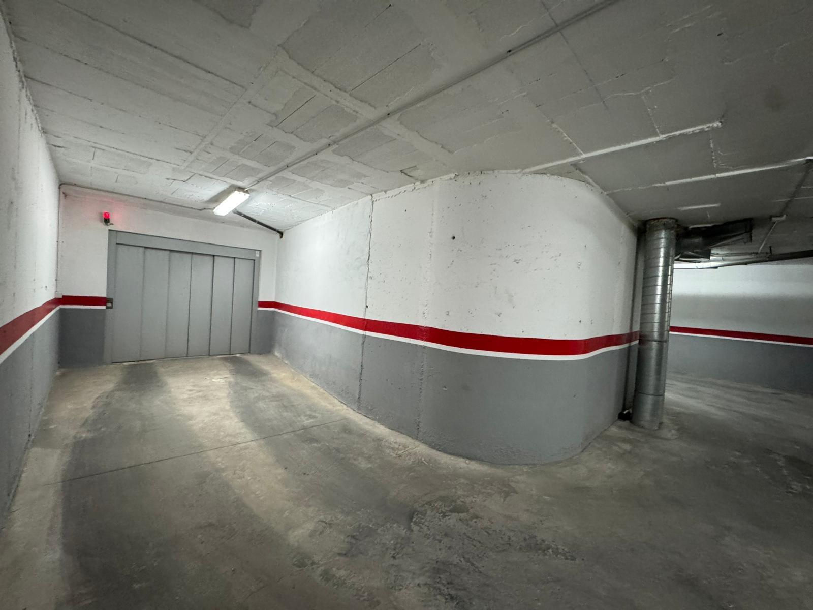 gallery image 1 of Prime Garage Investment in Torrevieja Center