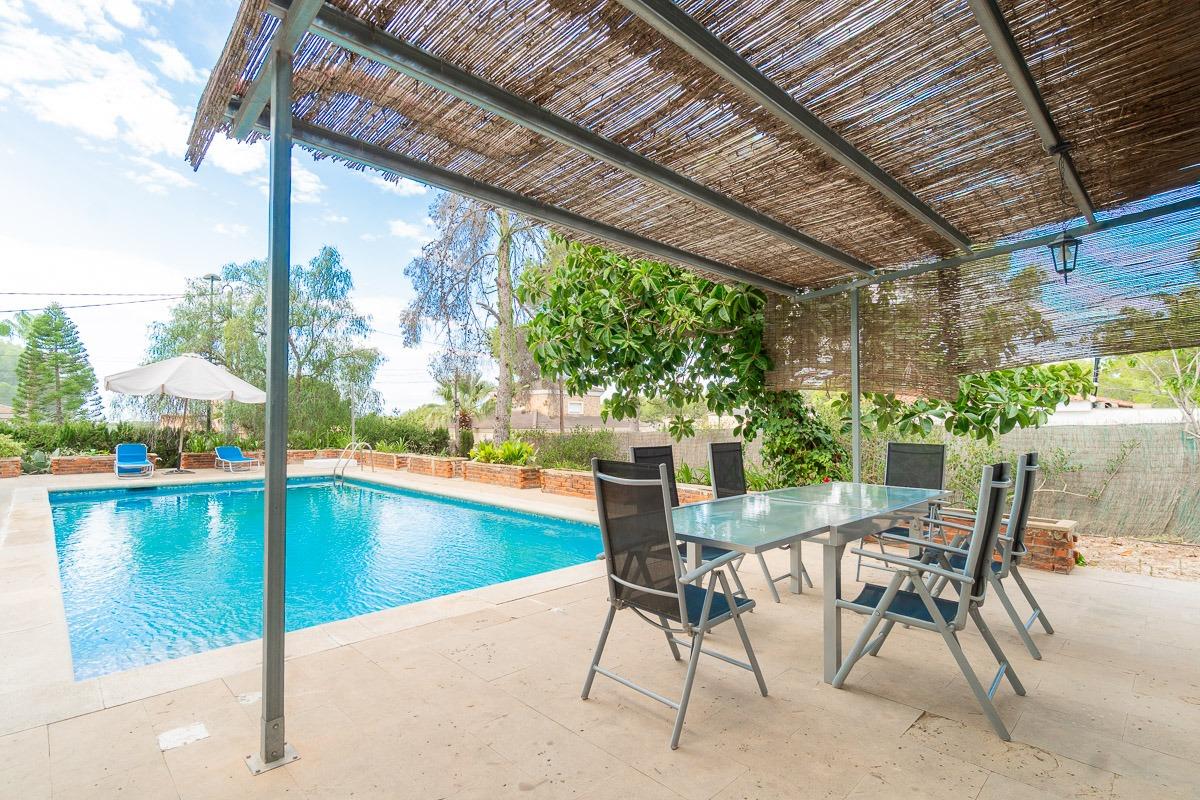 gallery image 1 of Charming 4-Bedroom Villa in Pinar de Campoverde