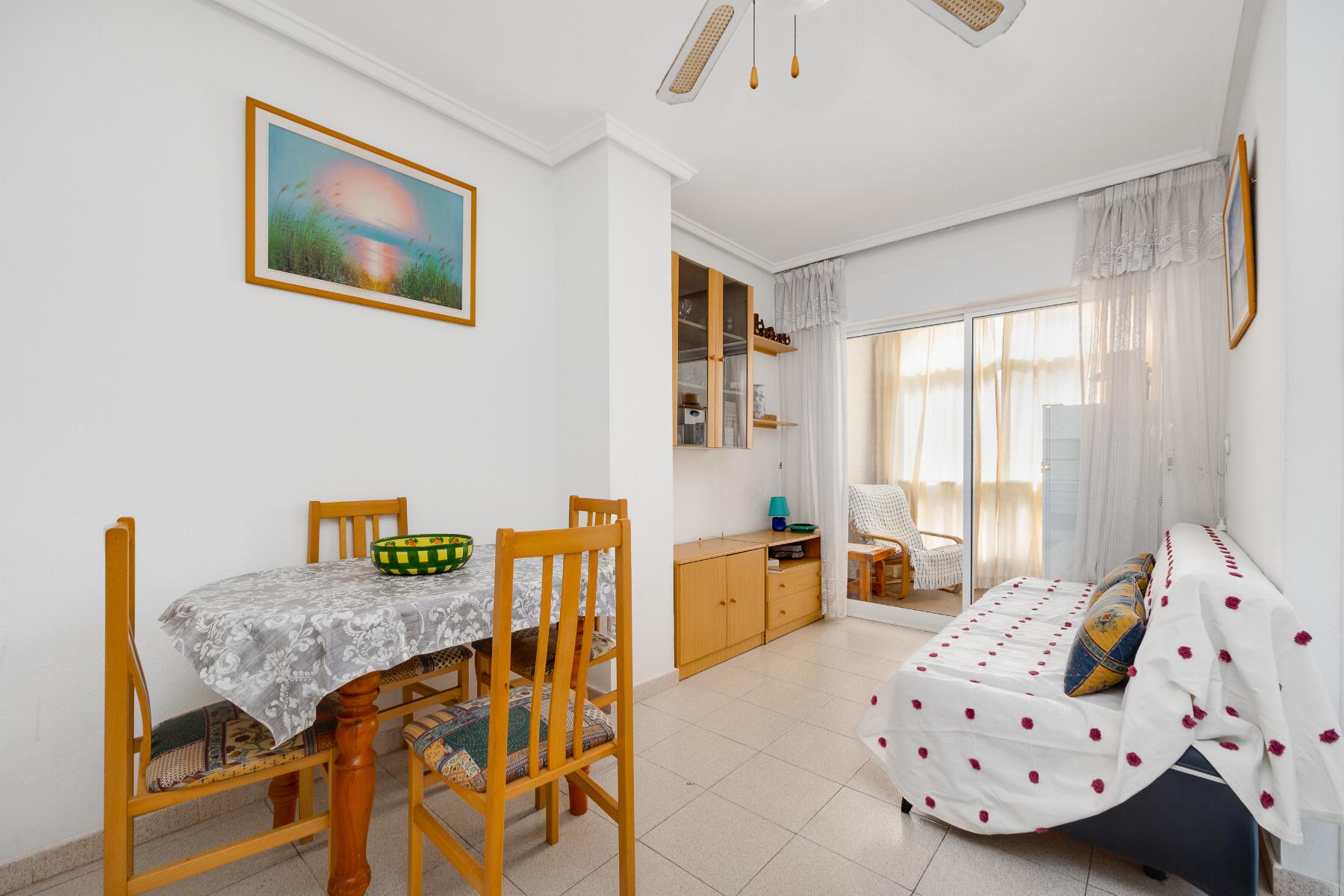 gallery image 3 of Cozy Apartment Near the Sea in Torrevieja