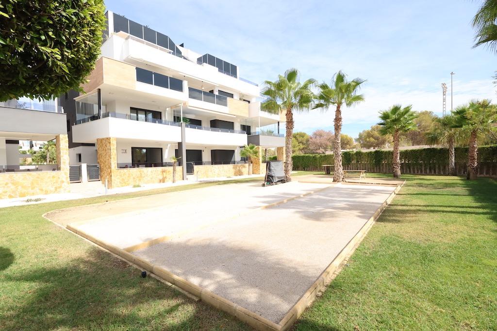 gallery image 2 of Stylish 2-Bed Apartment in Orihuela Costa