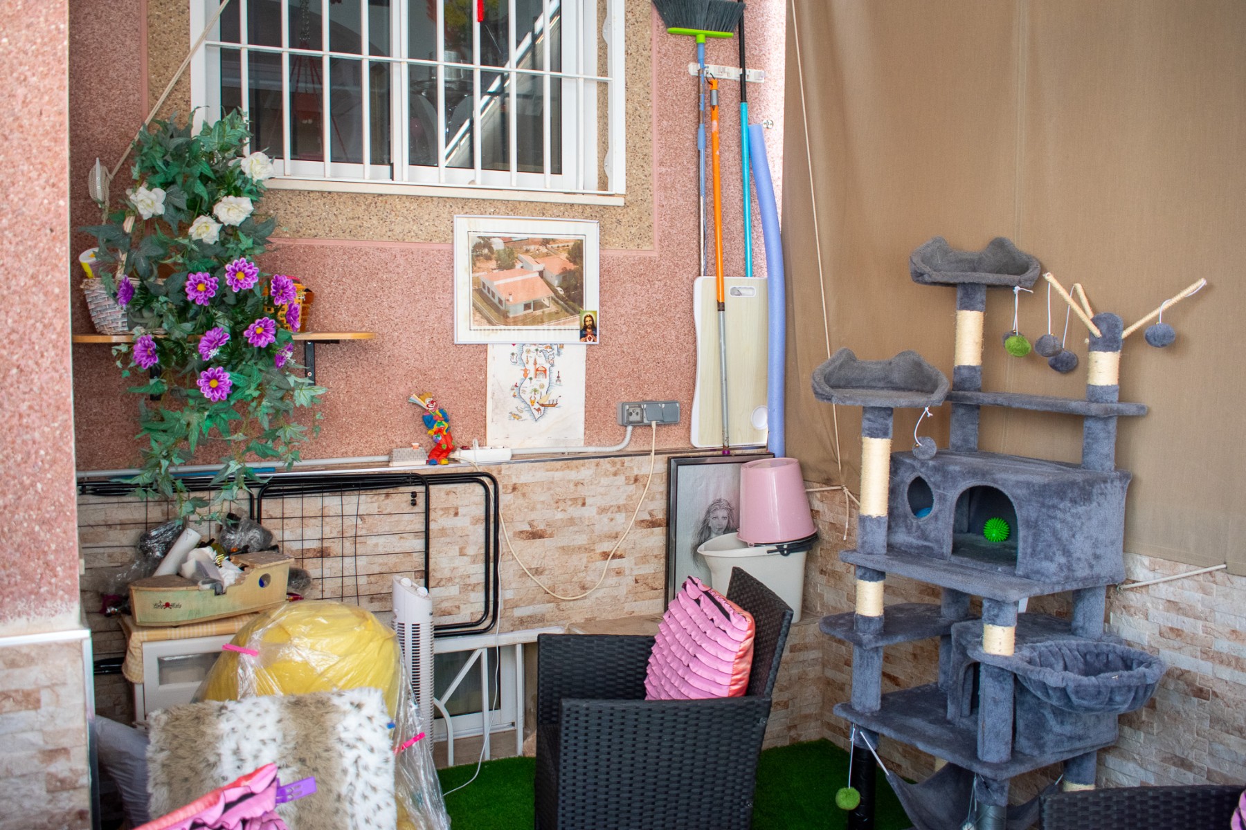 gallery image 4 of 