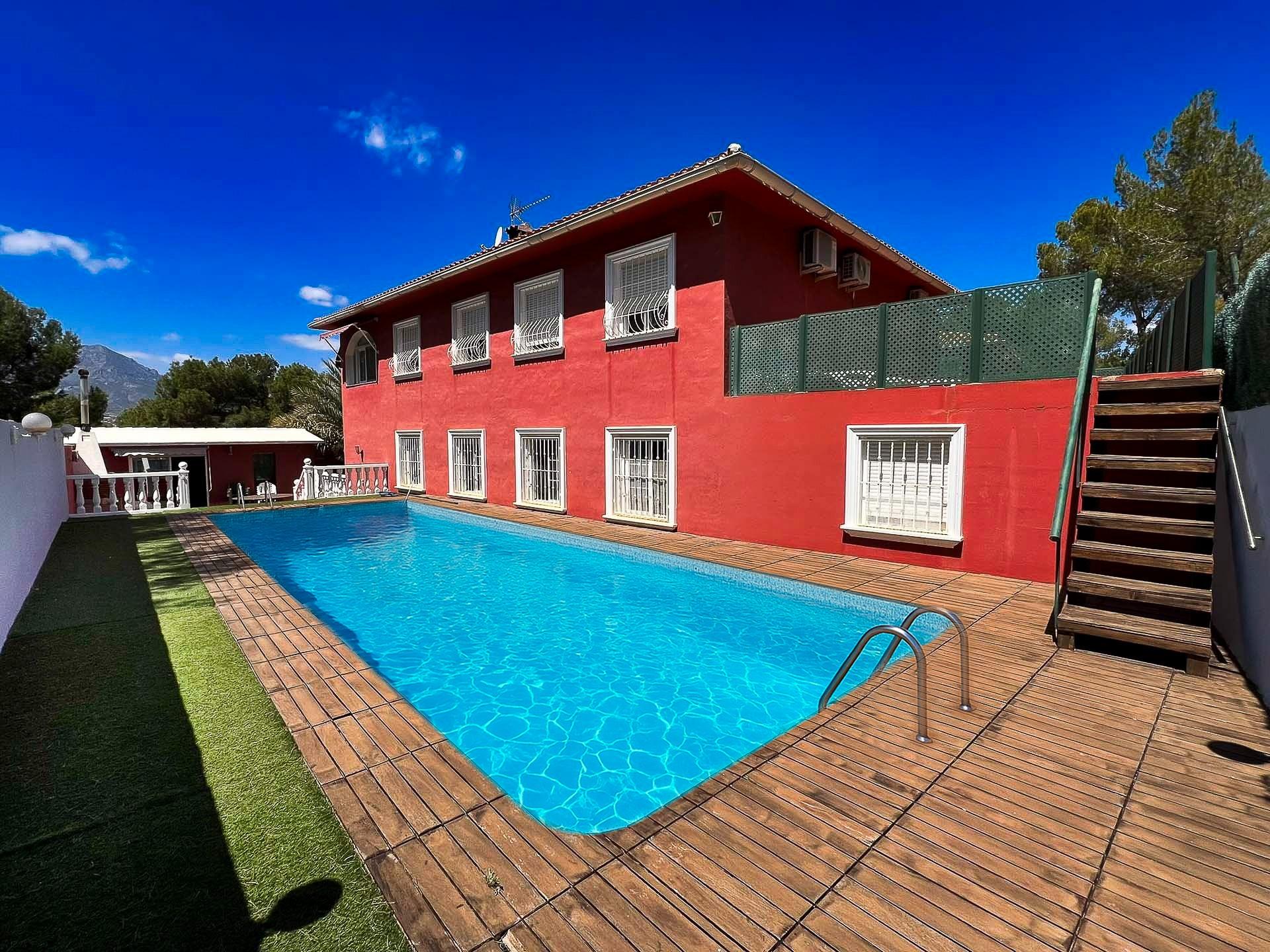 Загородная резиденция с 4 апартаментами у Сьерра-Элада