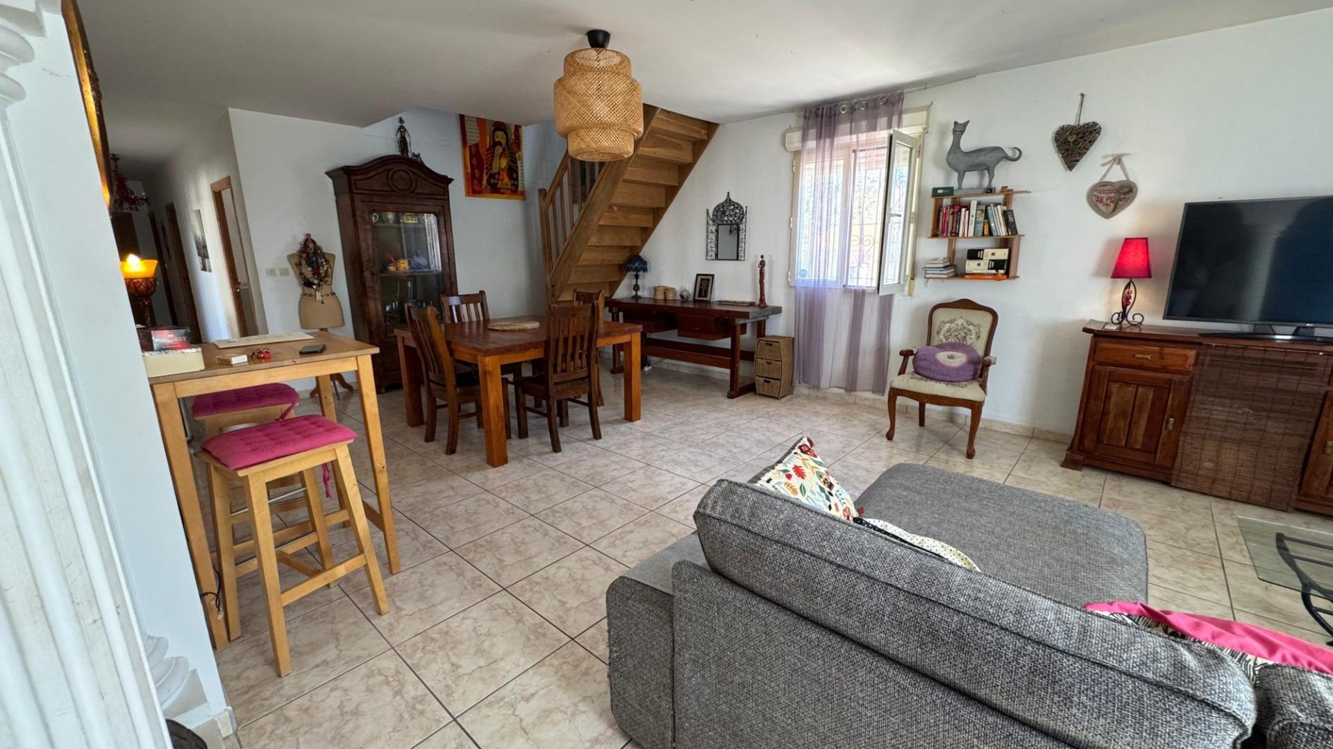 gallery image 4 of Mediterranean Villa in Alicante with Potential