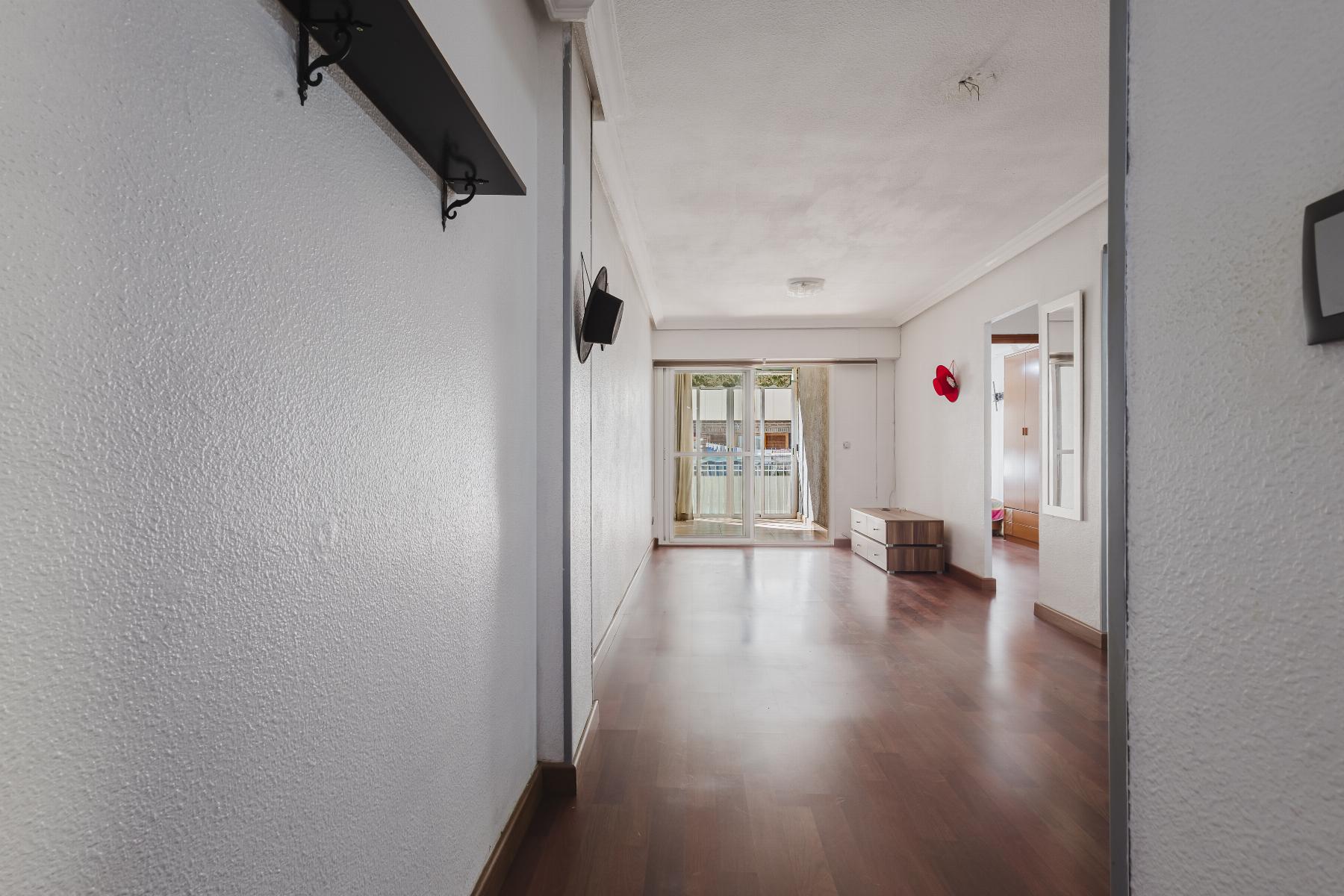 gallery image 3 of Spacious South-Facing Apartment Near Acequión Beach