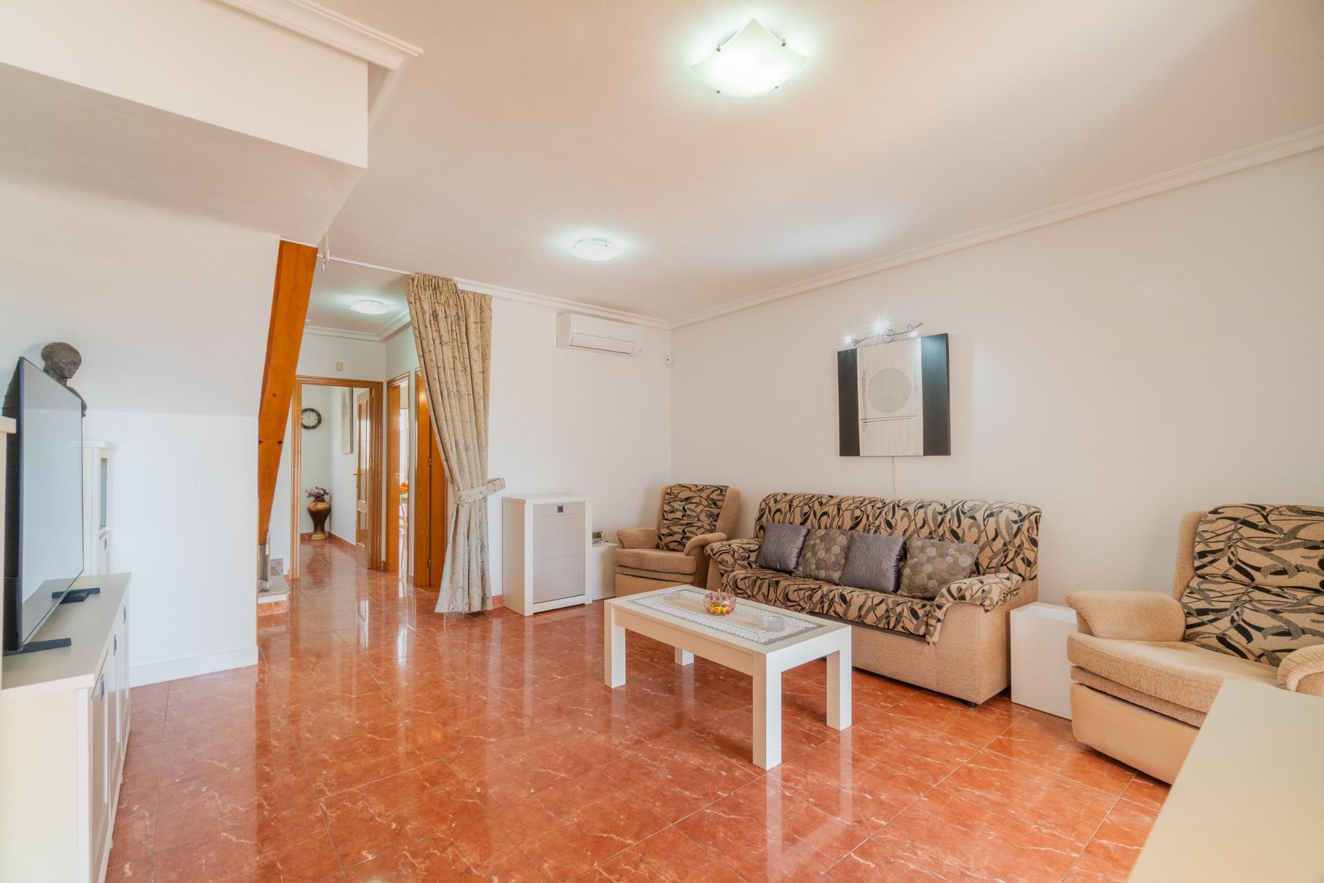gallery image 3 of Elegant 3-Bed Townhouse in Villamartín