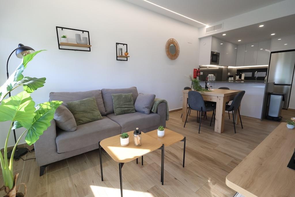 gallery image 2 of Modern 2-Bed Apartment in Villamartin