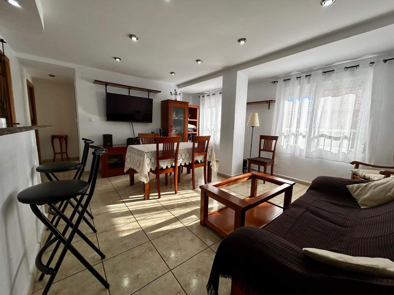 gallery image 2 of Bright 3-Bedroom Apartment in Santa Pola with Balconies