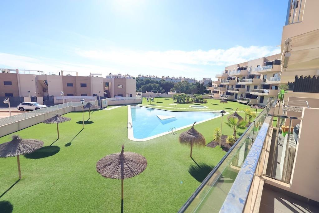 gallery image 4 of Modern 2-Bedroom Apartment in La Zenia