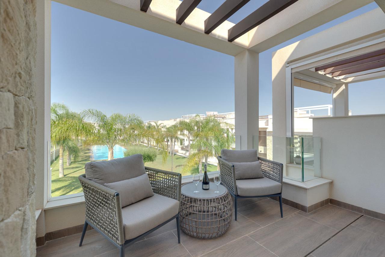 Современные апартаменты с бассейном и гаражом