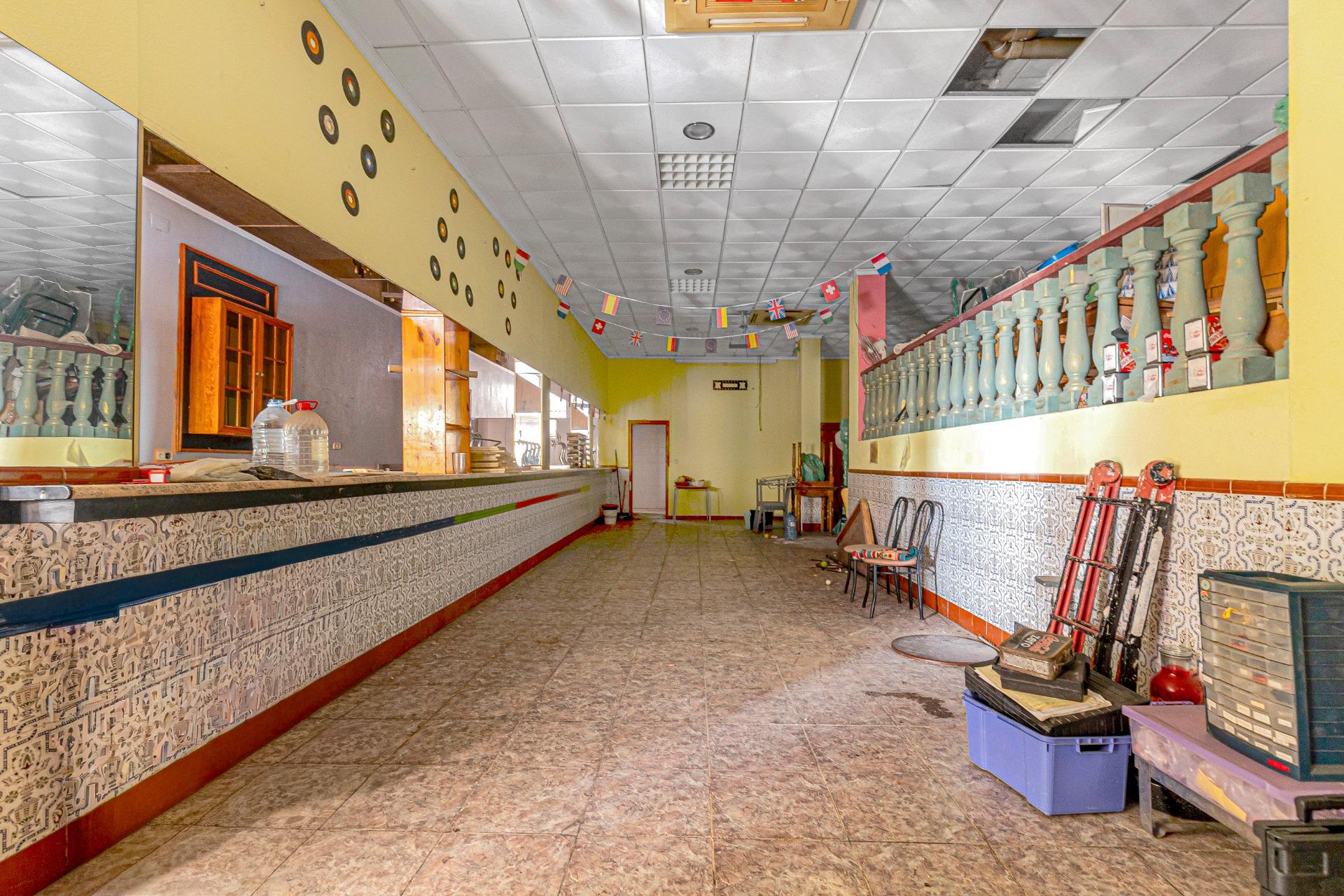 gallery image 3 of Commercial Premises in Playa del Cura, Torrevieja