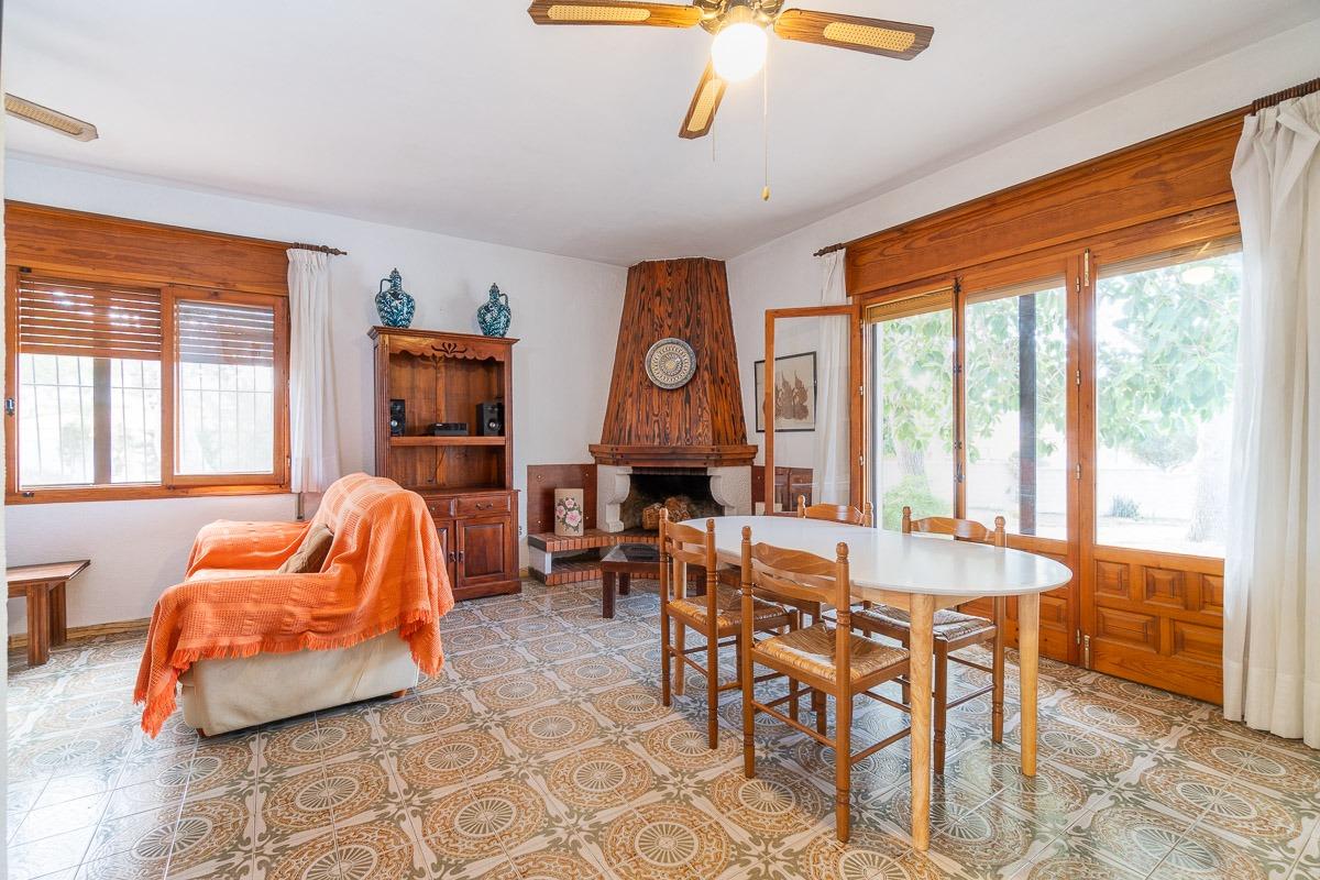 gallery image 3 of Charming 4-Bedroom Villa in Pinar de Campoverde