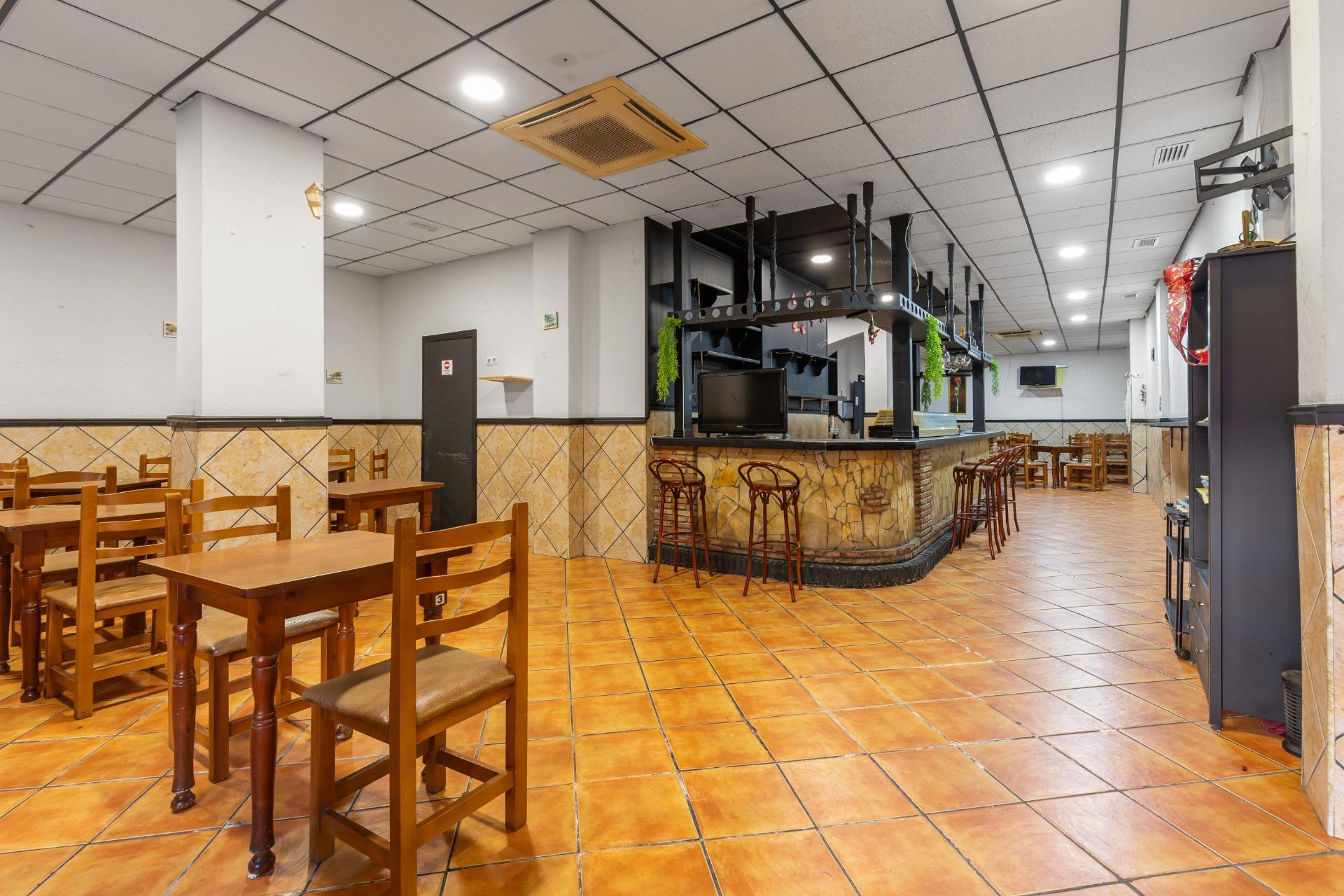 gallery image 3 of Commercial Premises in Torrevieja Center
