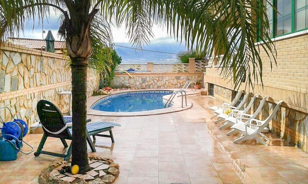 gallery image 1 of Villa à Benidorm: Élégance Castillane & Invest.