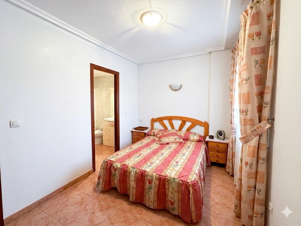 gallery image 4 of Spacious 3-Bedroom Apartment in Torrevieja