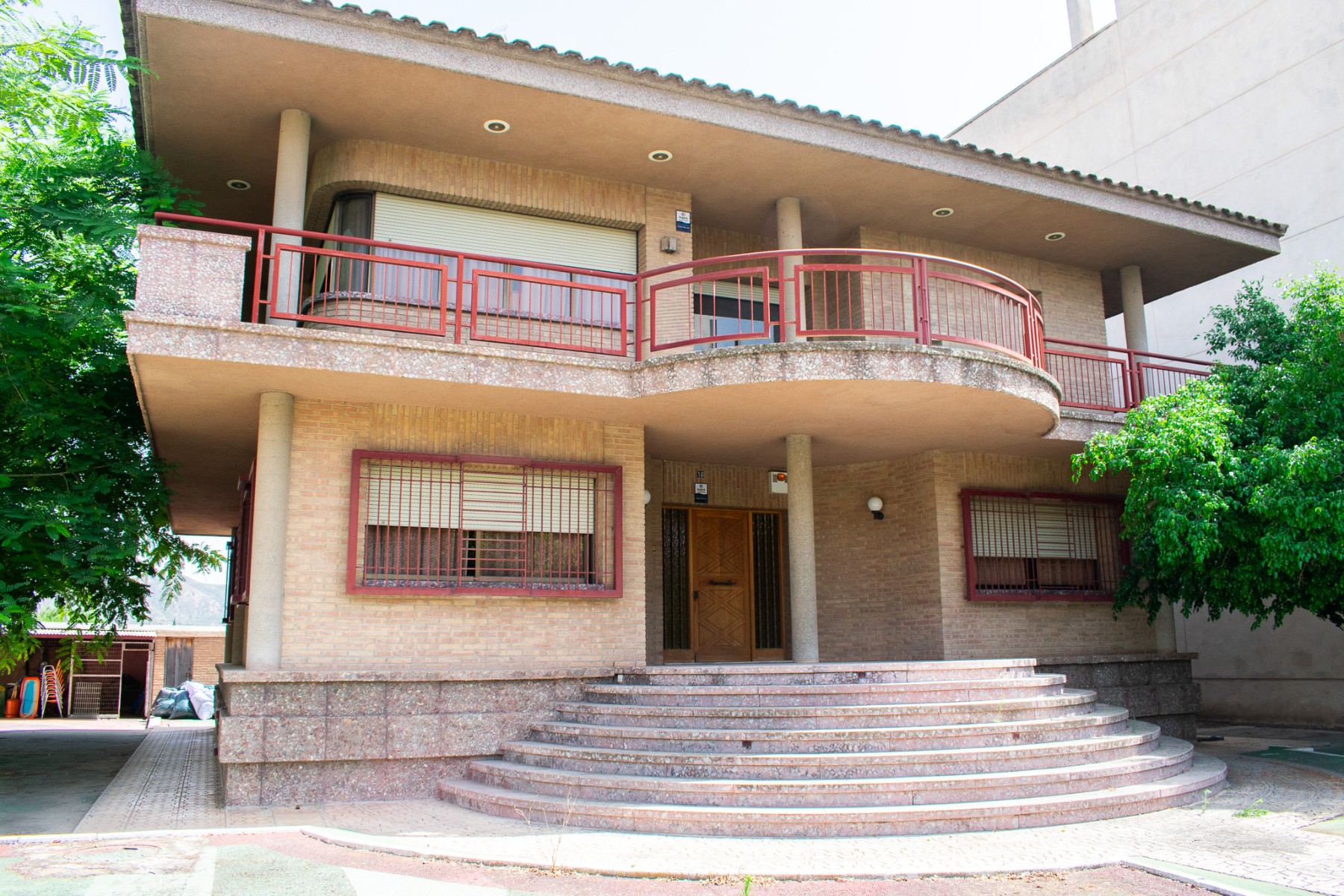 gallery image 1 of 