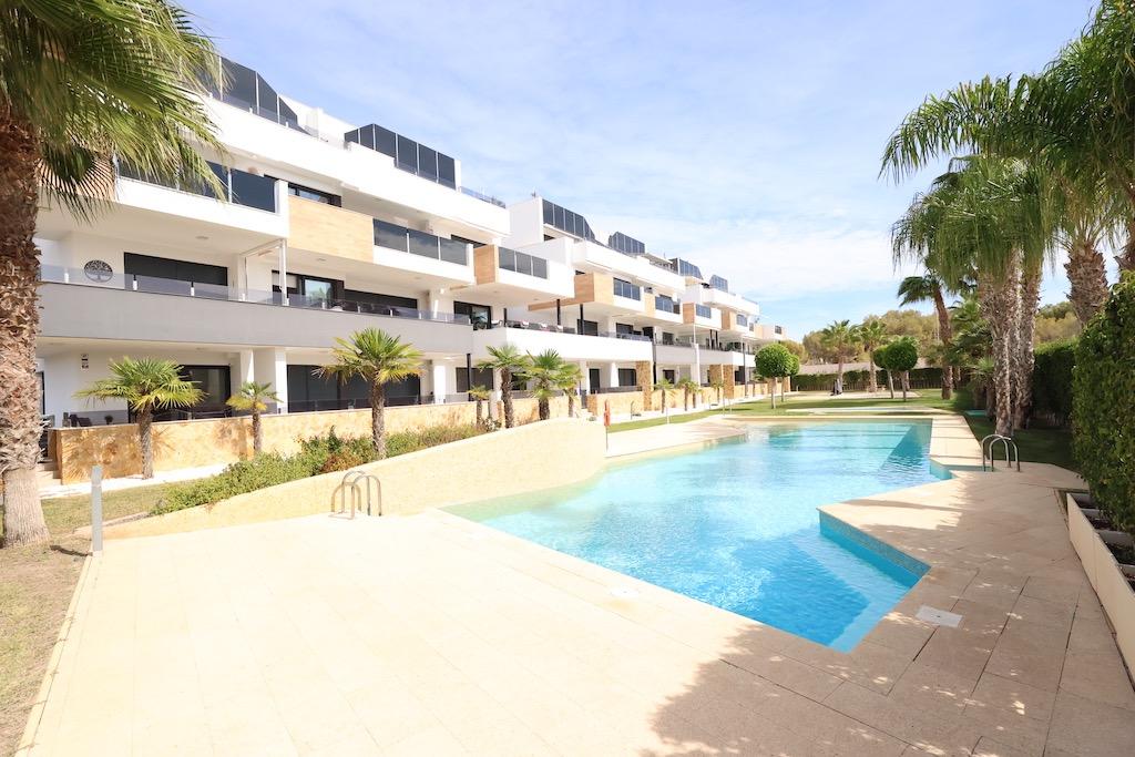 gallery image 4 of Stylish 2-Bed Apartment in Orihuela Costa