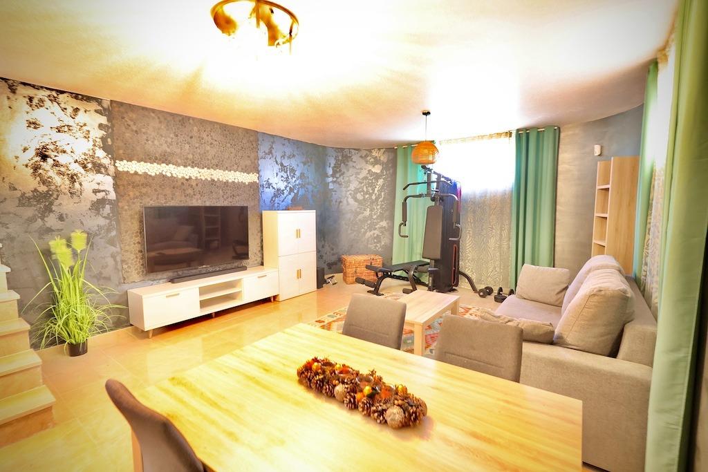 gallery image 4 of Modern 4-Bedroom Corner Villa in San Miguel