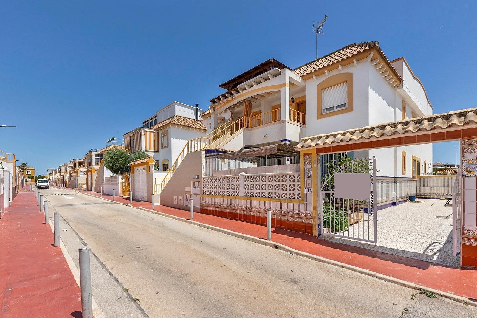 gallery image 1 of Bungalow Opportunity in Parque de las Naciones