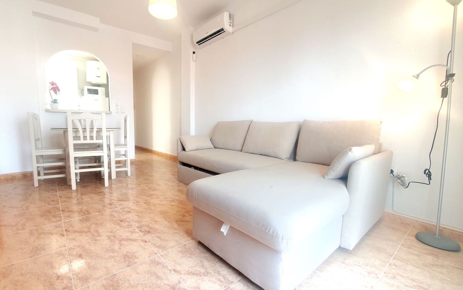 gallery image 3 of Renovated Penthouse in Torrevieja, 300m from Sea