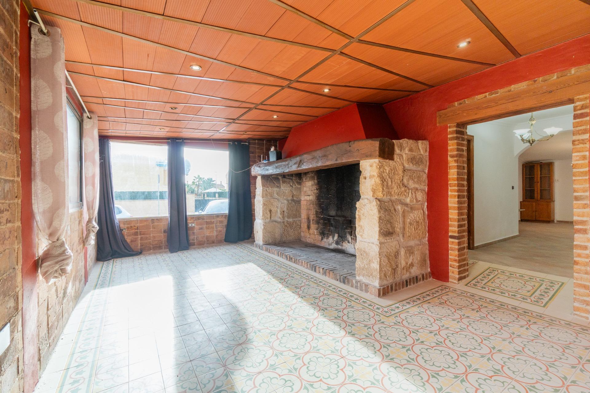 gallery image 4 of Versatile Villa with Two Homes & Pool