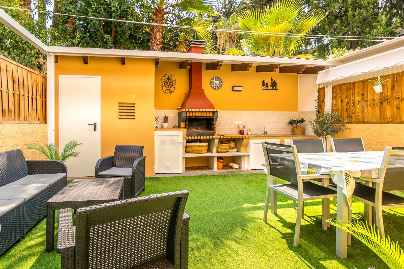 Отремонтированная квартира на первом этаже в Альбире