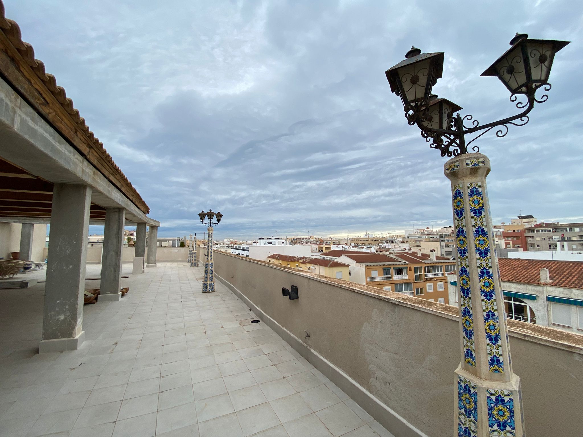 gallery image 1 of Elegant Penthouse with Solarium & Sea Views, Torrevieja