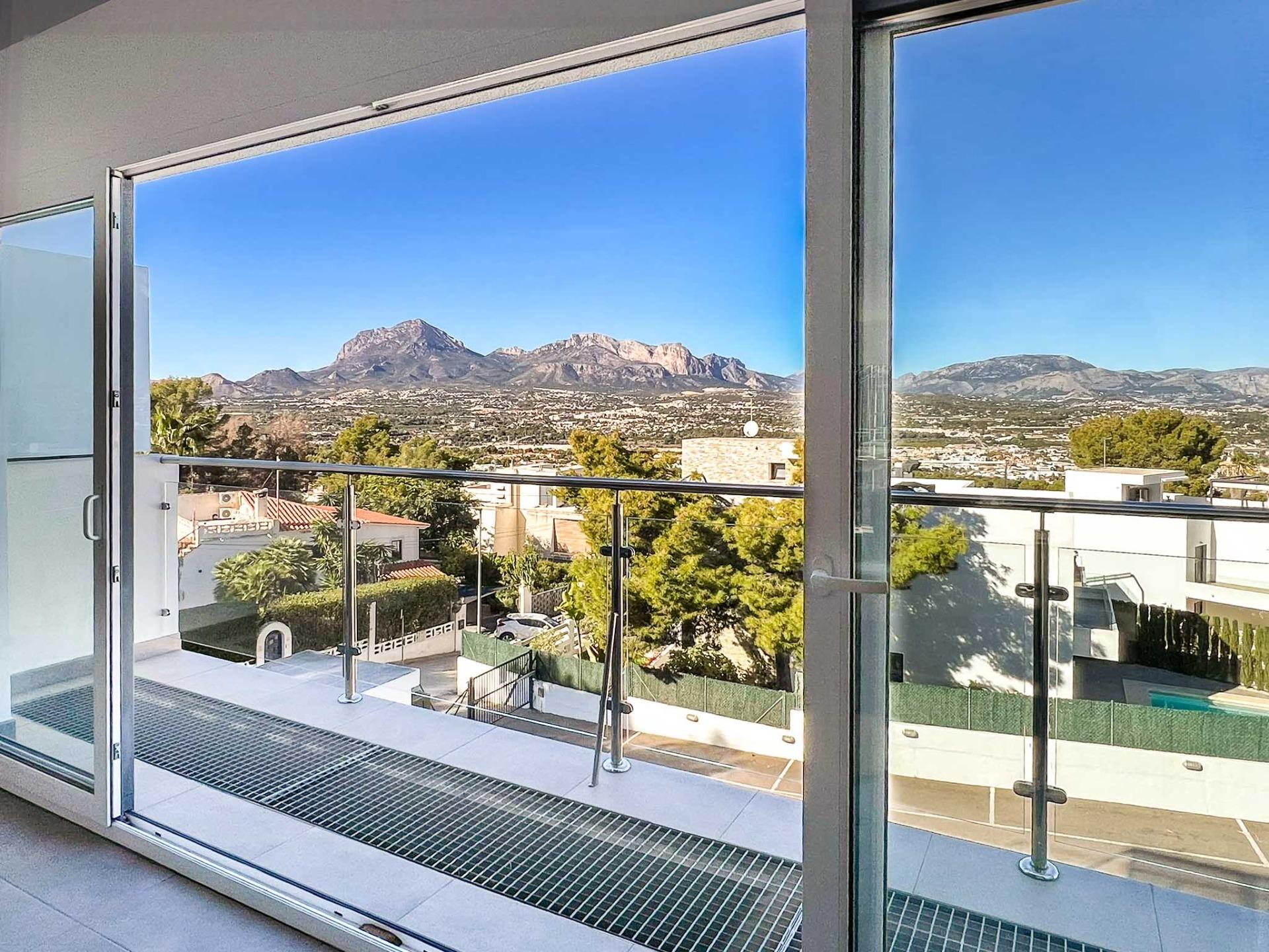 gallery image 4 of Luxury New Build Townhouse in Albir with Sea Views