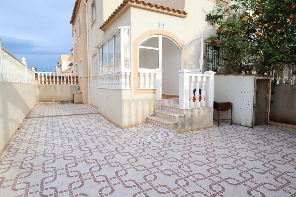 gallery image 3 of Delightful South-Facing Corner Townhouse, Torrevieja