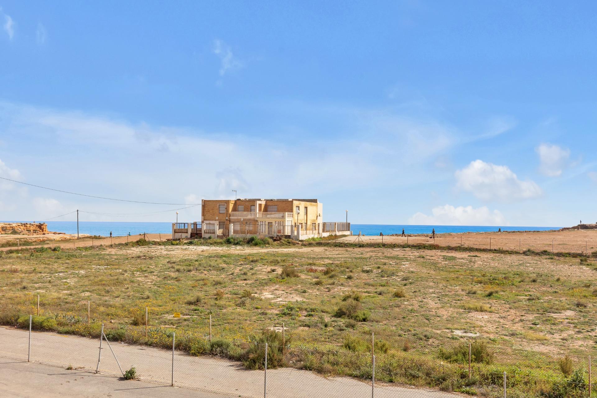 gallery image 3 of Luxury Apartment Near Playa de los Locos, Torrevieja