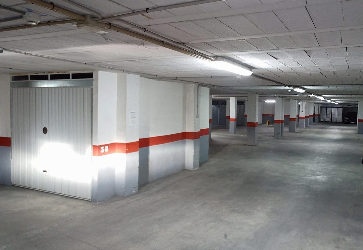 Уникальная возможность!! Закрытая парковка в Торревьехе.