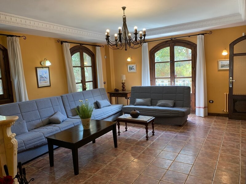 gallery image 4 of 