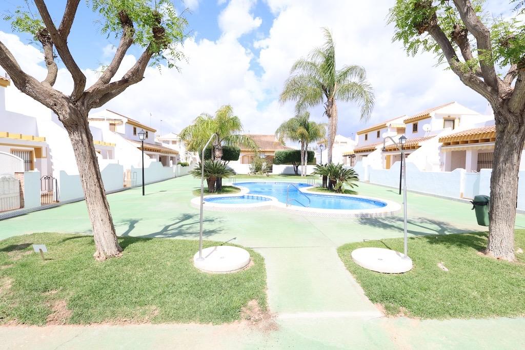 gallery image 1 of Modern Duplex with Pool Access in Alicante